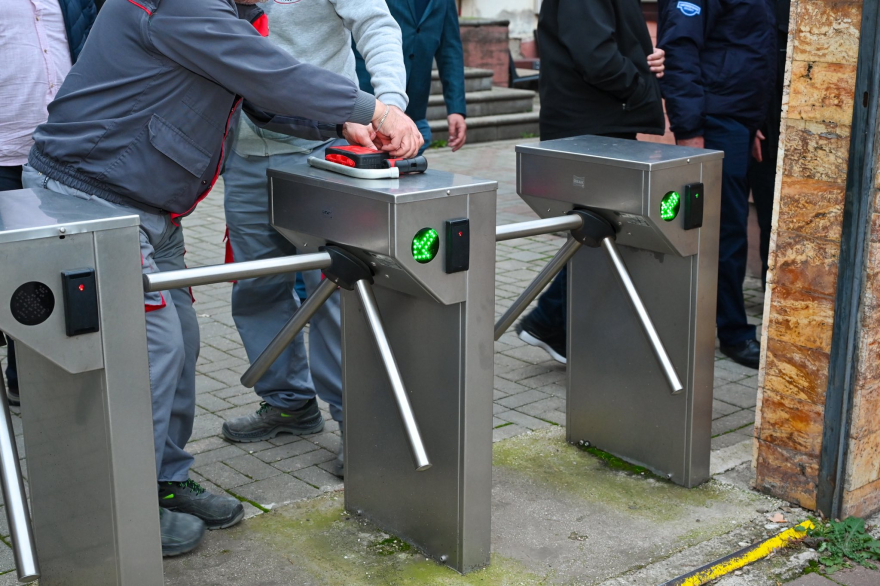 Kryetari i ri i Qytetit të Shkupit heq rampat  a po bëhet më i qasshëm për qytetarët 