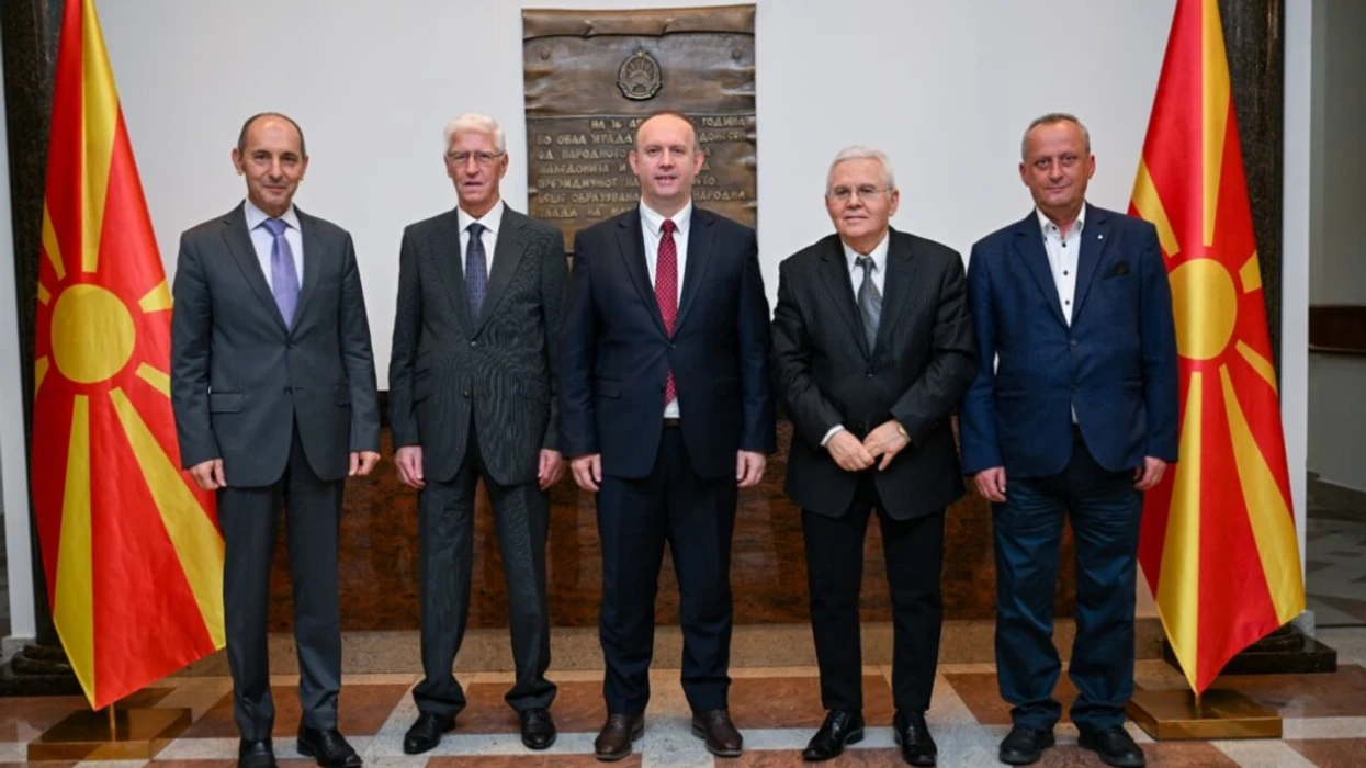 Gashi në takim me ish kryetarët e Kuvendit  propozohet krijimi i këshillit joformal për shkëmbim të ideve