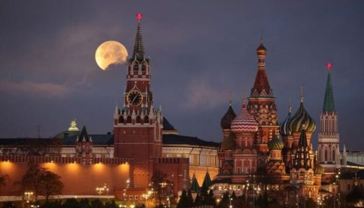 Kremlini: Rusia dëshiron paqe, pavarësisht se e quan Zelenskyn të paligjshëm