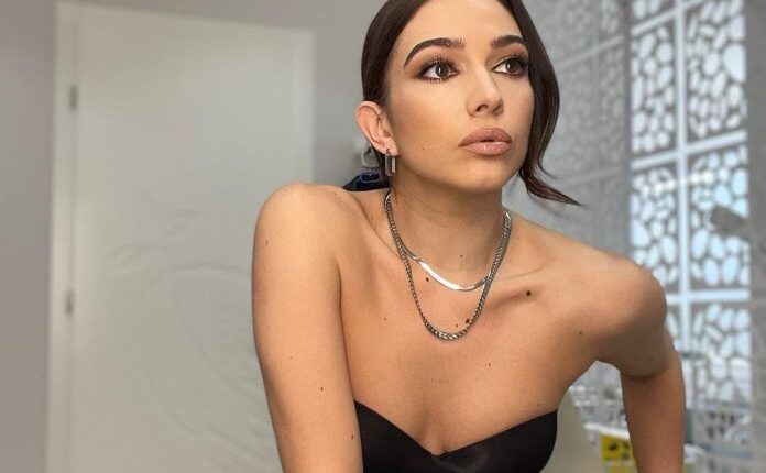 Pak para “Bigut”, Jonida befason me paraqitjen