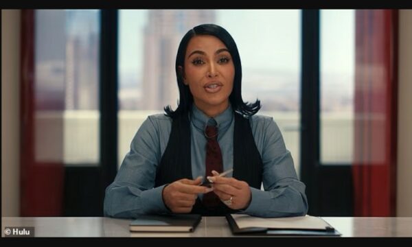 Kim Kardashian shpërthen ndaj  fallxhorëve  që i dhanë shpresa të rreme për provimin e avokatisë