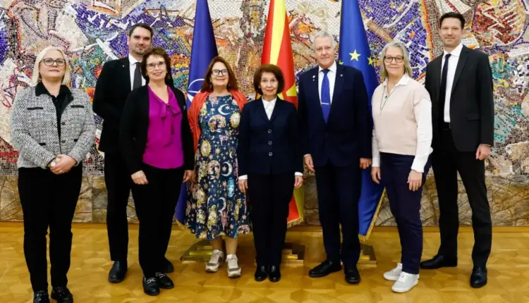 Presidentja Siljanovska-Davkova priti një delegacion të Grupit Ndërparlamentar të Miqësisë nga Parlamenti suedez