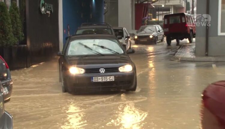 Anulohet mësimi në Prishtinë, shkak kushtet atmosferike