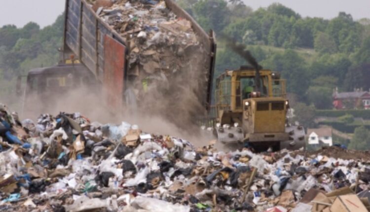 18 komuna në hall të madh me mbeturinat