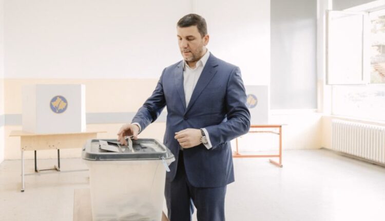 Memli Krasniqi pyetet për zgjedhjen e tij në Prishtinë: Është e ndaluar të flas