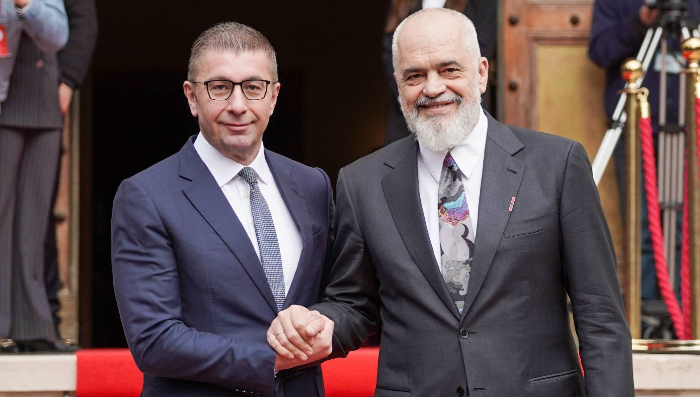 Mickoski nga Tirana  Reformat tona po hapin rrugën e shpejtë drejt BE së