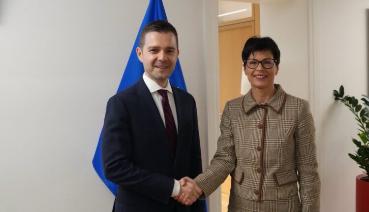 Mucunski u takua me Eurokomisaren për zgjerim, Marta Kos