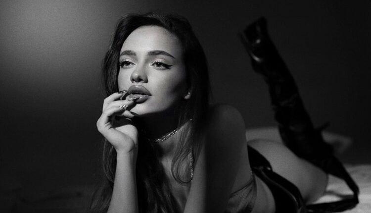 Olta Mulhaxha, blogere dhe influencere që po tërheq vëmendje në Instagram