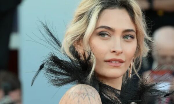 Paris Jackson rrëfen pasojat e varësisë   Kam një vrimë në hundë nga abuzimi me drogë 