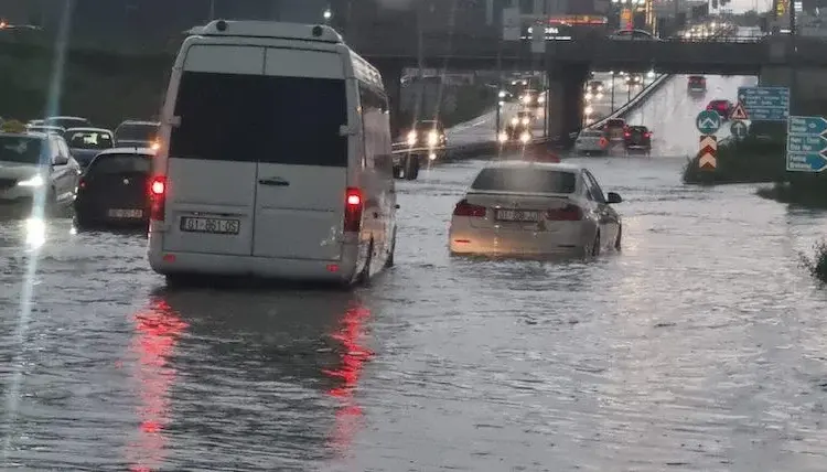 Paralajmërim për vërshime në Kosovë, në Prishtinë ndërpritet mësimi