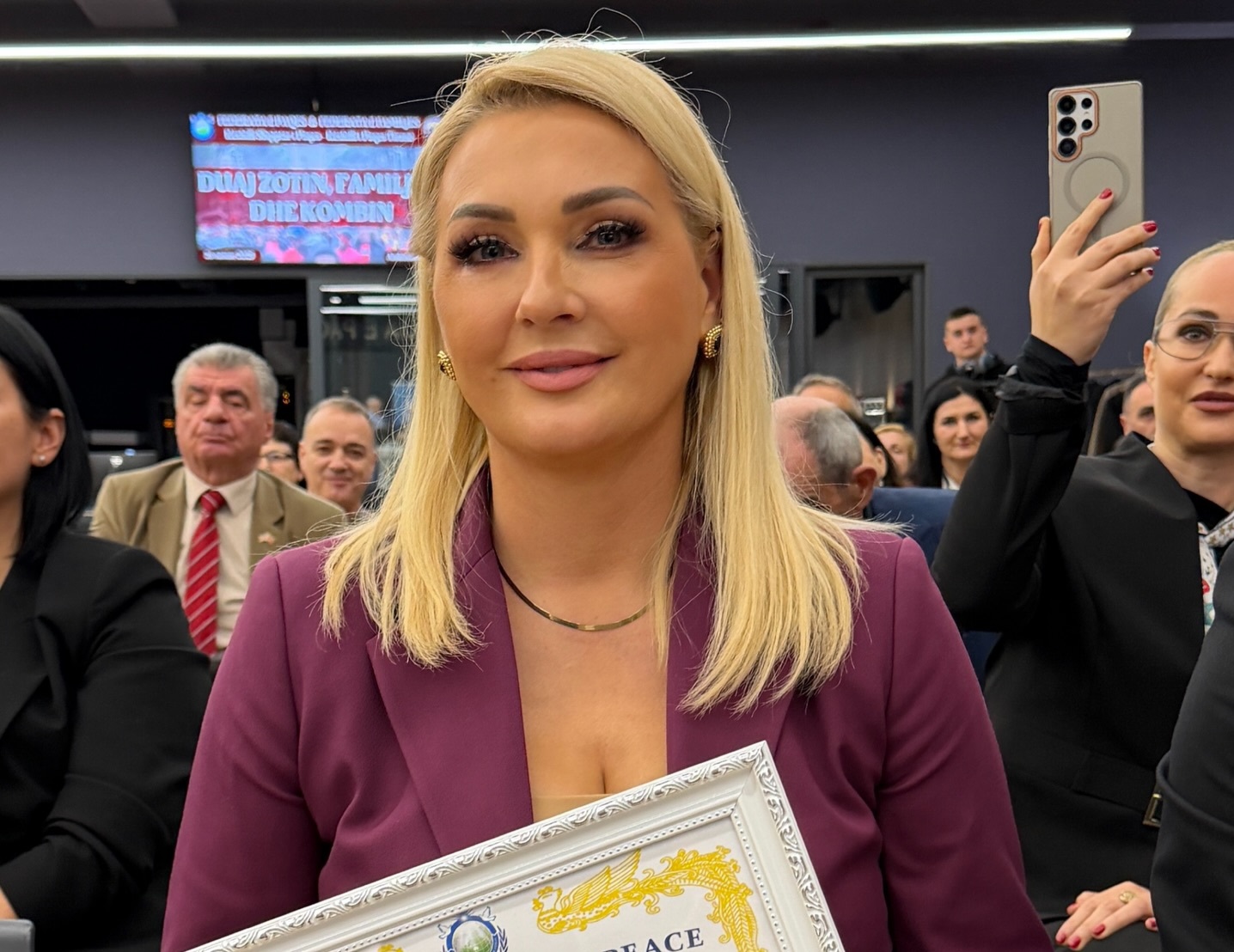 Remzie Osmani nderohet me titullin  Ambasadore për Paqe 