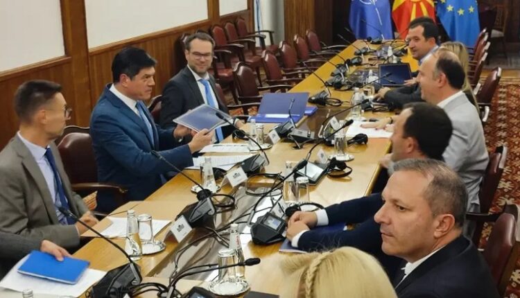 Ambasadori i BE-së, Rokas, prezanton raportin e KE-së në Parlament: Vërejtja kryesore – ndryshimet kushtetuese