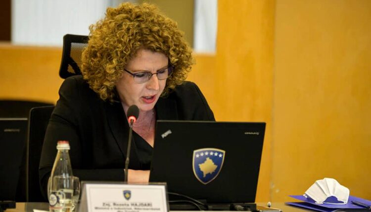 Aktakuza për rezervën Rozeta Hajdari deklarohet “e gjendjes së varfër ekonomike”, përkundër pagës prej 1 mijë 749 euro