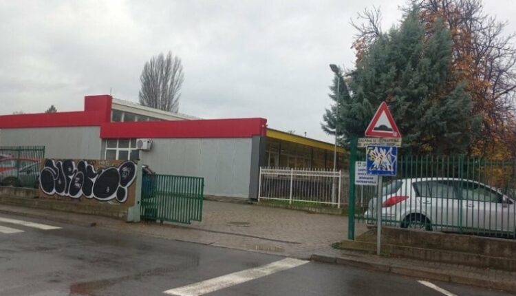 Djali i kryeministrit Mickoski ndër fëmijët e helmuar më rëndë në shkollën “Dimo Haxhi Dimov”