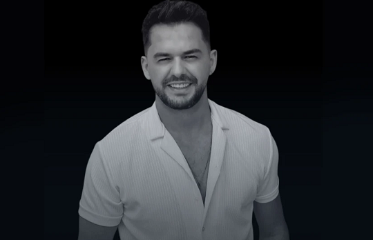 Nga  Valle Kosovare  te  Axhamiu   këngët që shënjuan karrierën e Shpat Kasapit  tetovarit që rrëmbeu zemrat e mbarë shqiptarëve