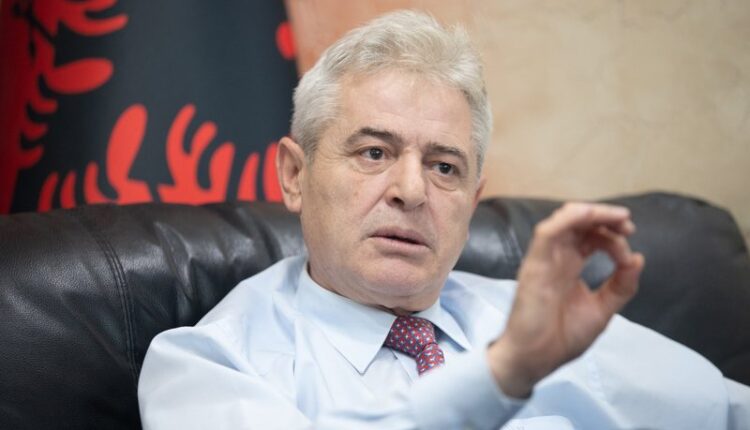 Ali Ahmeti uron Shqipërinë për hapjen e të gjithë kapitujve negociues