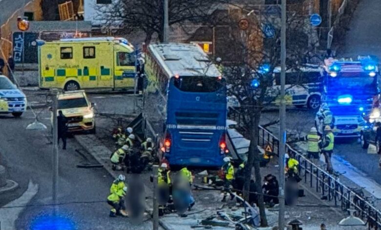 Alarm në Stokholm  autobusi përplaset në qendër të qytetit  plagosen disa persona
