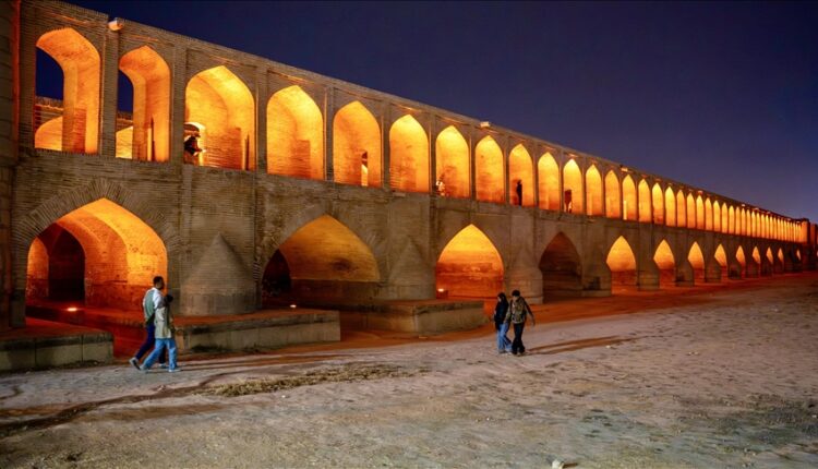 Thahet lumi Zayandeh, një nga burimet më të rëndësishme të ujit në Iran