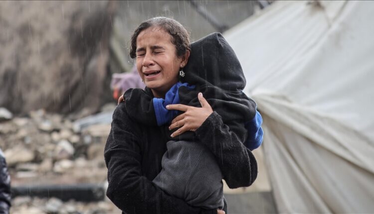 Stuhia sjell rreziqe përmbytjesh në Gaza, kërcënon tendat e brishta që strehojnë qindra mijëra palestinezë (VIDEO)