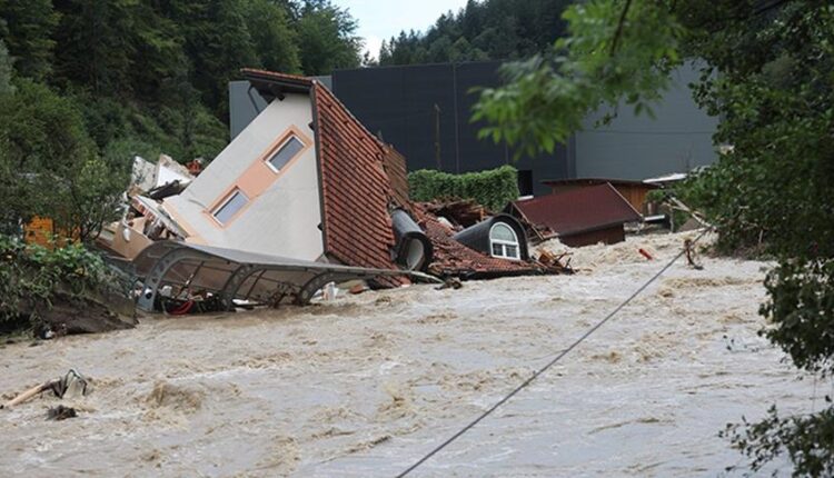Moti i keq në Slloveni shkaktoi përmbytje, rrëshqitje toke dhe dëme në infrastrukturë