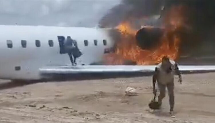 RD e Kongos: Një ministër dhe 19 persona të tjerë mbijetojnë pasi avioni i tyre merr flakë pas daljes nga pista