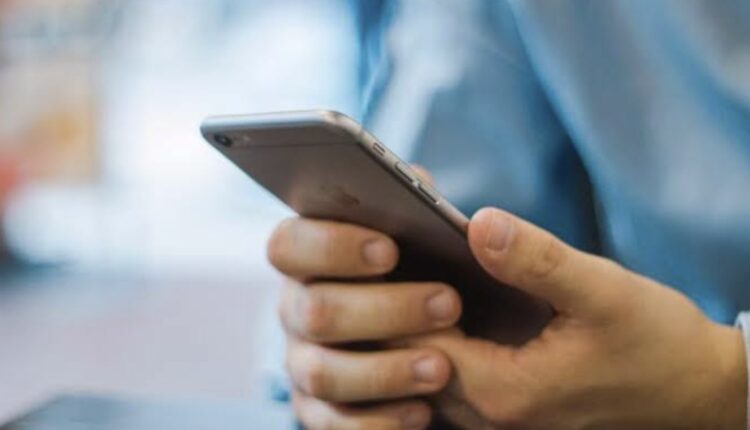 Drejtoresha dyshohet se shpërndante materiale partiake, rasti përfundon në Prokurori