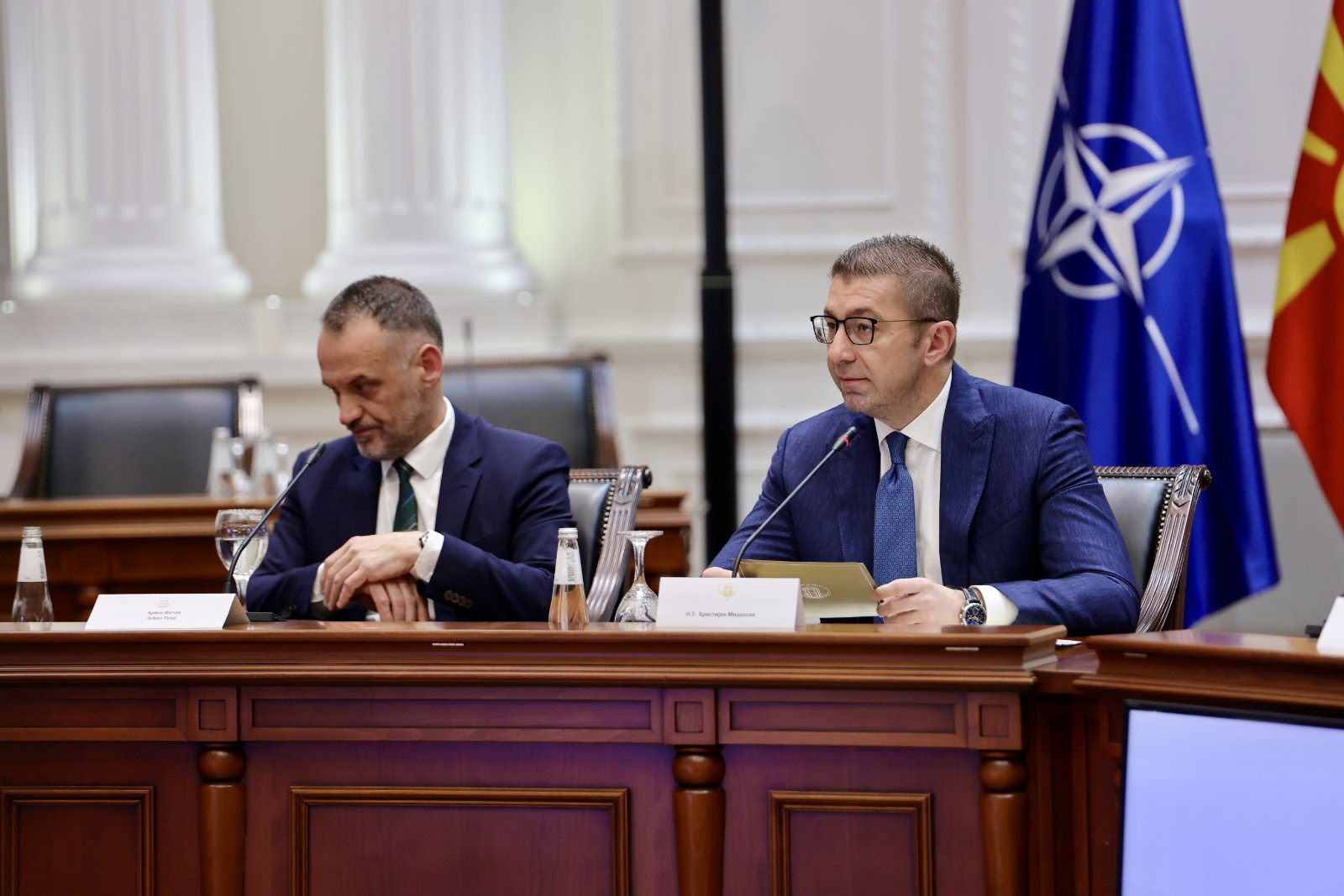 Kryeministri Mickoski: Urime 22 Nëntori, Dita e Alfabetit të Gjuhës Shqipe (FOTO/VIDEO) Kryeministri Mickoski: Urime 22 Nëntori, Dita e Alfabetit të Gjuhës Shqipe (FOTO/VIDEO)