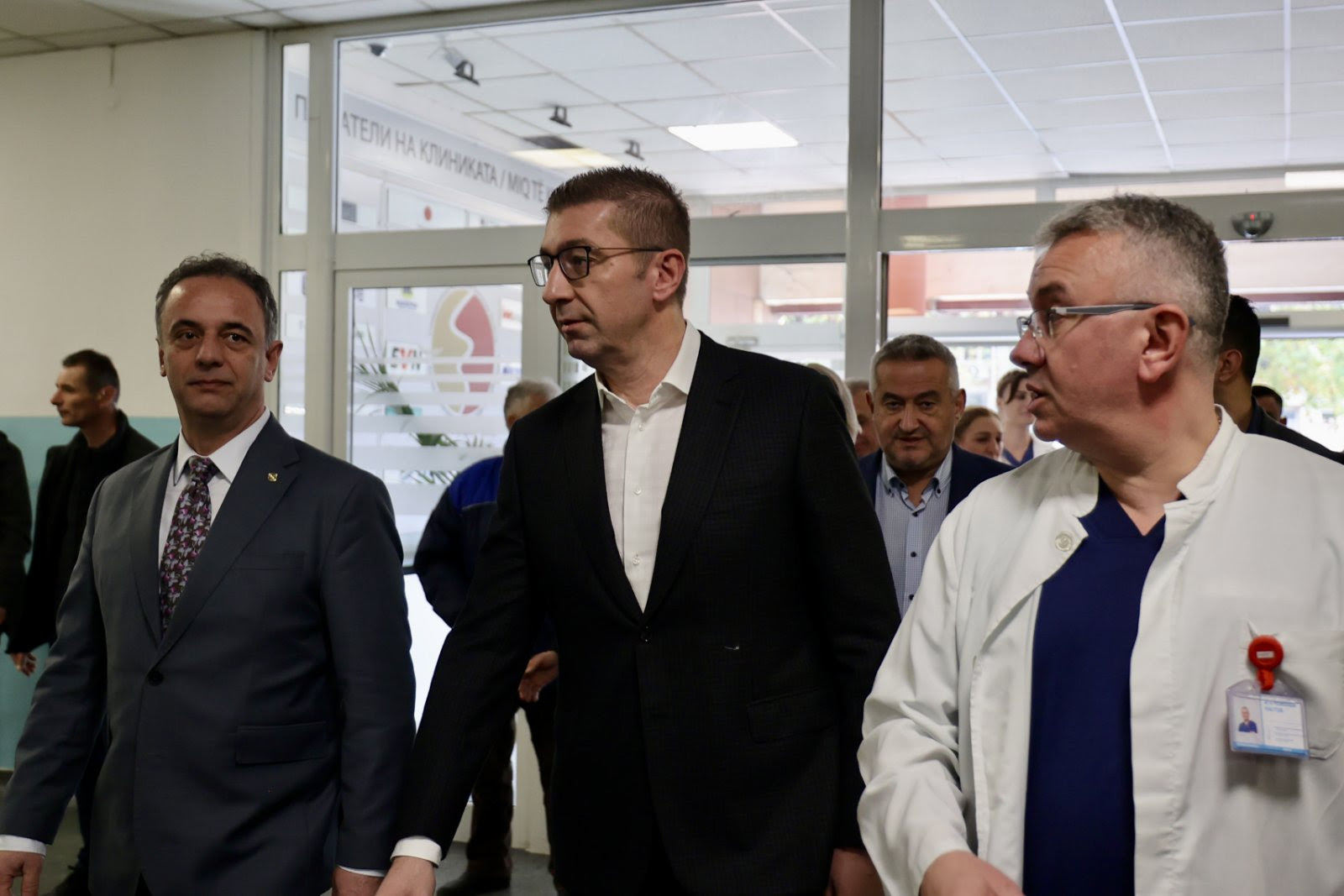 Mickoski  Po investojmë në sistemin shëndetësor  kemi blerë rezonancë magnetike dhe pajisje të tjera për Klinikën për Sëmundje Kirurgjikale  Shën Naumi i Ohrit 