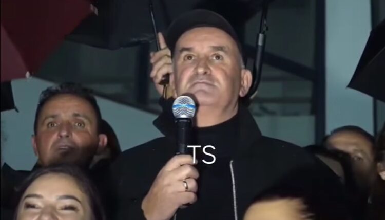 “Poshtë Izet Mexhiti, poshtë Izet Mexhiti ”/  Sokol Haliti: Nuk e jep verdiktin  VLEN-i nga Maqedonia në Viti (VIDEO)