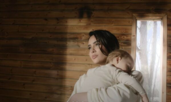  Ti më shpëtove jetën    Xhensila dedikim prekës djalit në 2 vjetorin e lindjes