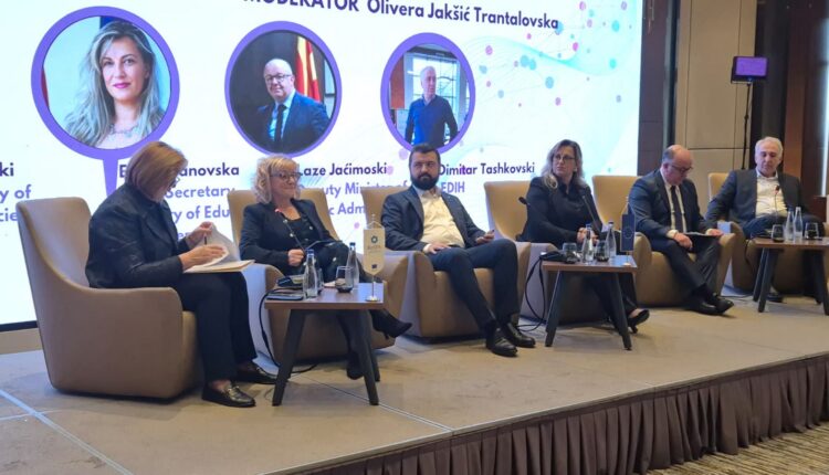 MASH krijon mundësi për zhvillim të vazhdueshëm profesional të mësimdhënësve  me fokus në kompetencat digjitale