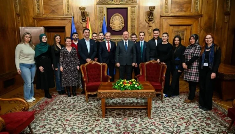 Kryeparlamentari Gashi ka pritur në Kuvend studentët e Universitetit Ndërkombëtar Ballkanik