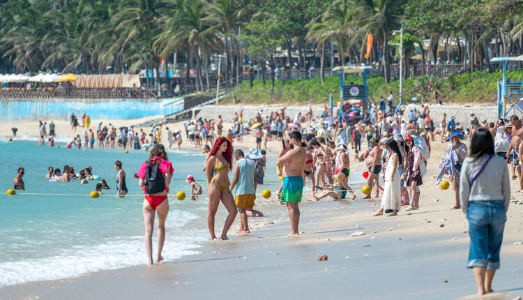Hainani thellon hapjen me rregullore të reja për turizmin