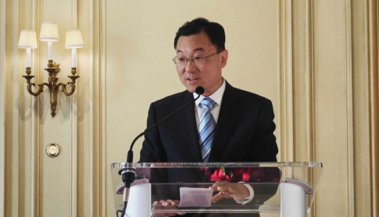 I dërguari kinez thekson diplomacinë e krerëve të shtetit dhe Planin e 15-të Pesëvjeçar për lidhjet ekonomike Kinë-SHBA