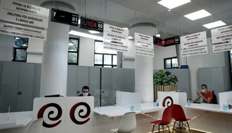 Të punësuarit e Librave Amë nga nesër në bojkot, kërkojnë rritjen e pagës prej 20 përqind