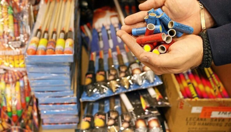 Sekuestrohen mbi 6.000 copë mjete piroteknike në “Bit Pazar” Shkup