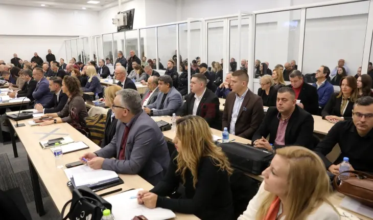 “Aktakuzë absurde”? Ish-ministrat, Saraçini në 2012 nuk ka dhënë licencë për atë objekt, Bekteshi në momentin e nënshkrimit ka qenë jashtë shtetit, licencat janë faksimile