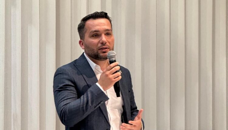 Ramadani lavdëron procesin zgjedhor në Kosovë, uron VV-n për fitoren