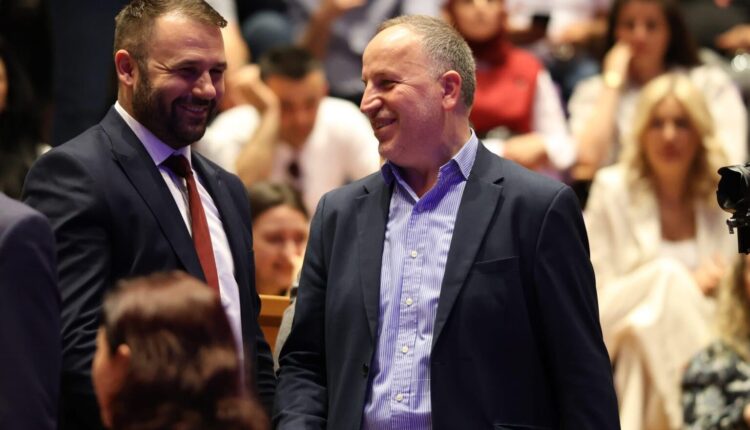 Adnan Azizi: Tema e liderit të VLEN-it do të zgjidhet më lehtë e më mirë seç duan dashakëqinjtë