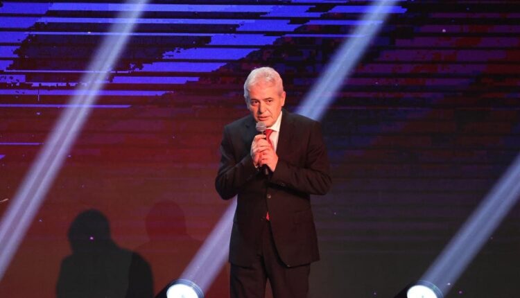 Ali Ahmeti i pranishëm në 10-vjetorin e “Fundjavë Ndryshe”: Përgëzon Arbër Hajdarin për misionin human