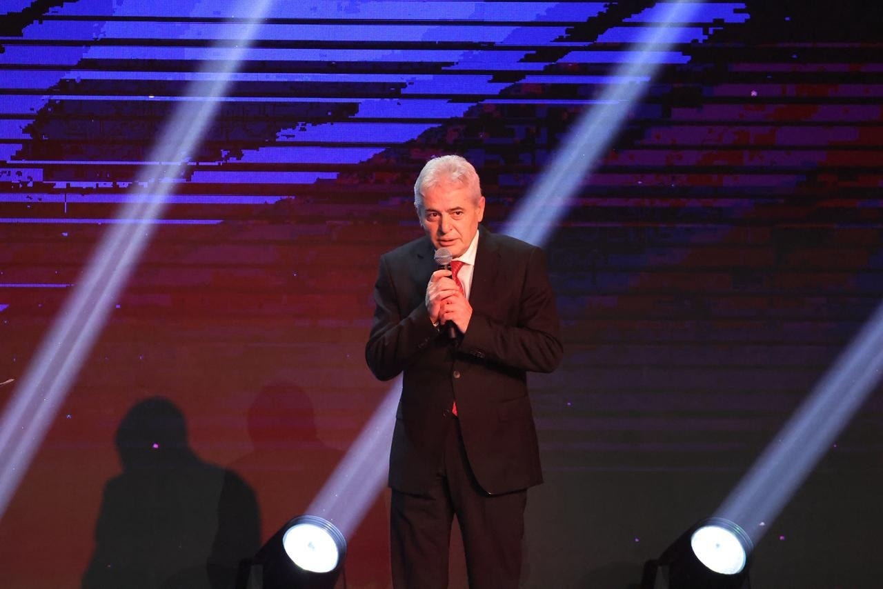 Ali Ahmeti i pranishëm në 10-vjetorin e “Fundjavë Ndryshe”: Përgëzon Arbër Hajdarin për misionin human Ali Ahmeti i pranishëm në 10-vjetorin e “Fundjavë Ndryshe”: Përgëzon Arbër Hajdarin për misionin human