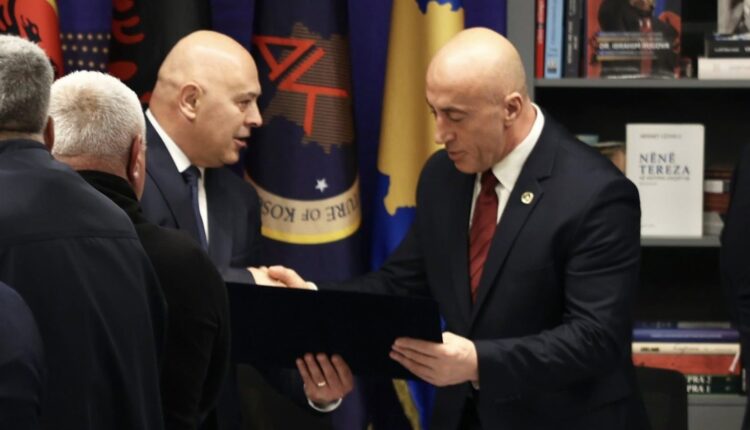 Haradinaj nominohet për kryeministër, premton pagë mesatare 1100 euro dhe pensione 500 euro