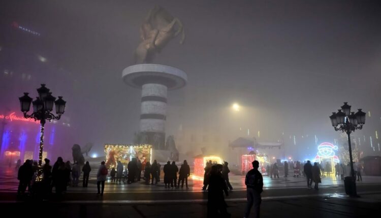 Në prag të festave të fundvitit, Shkupi mbulohet nga mjegulla dhe ajri i ndotur