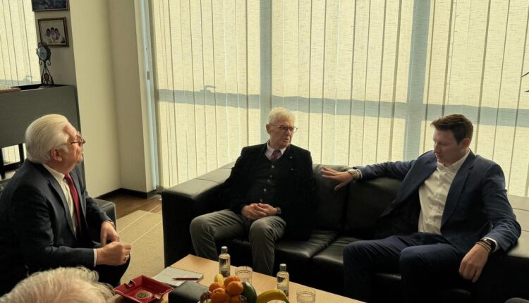 Ambasadori Meidani: Pata kënaqësinë të shoqëroj babain tim, Presidentin Rexhep Meidani, në një takim të veçantë me Lazim Destani