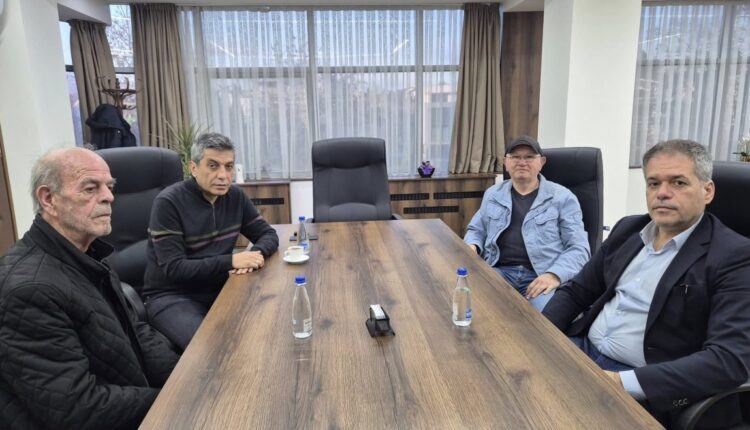 Izet Mexhiti takon babain e dëshmorit Mujdin Aliu: Sakrifica e tij është themeli mbi të cilin ndërtojmë të ardhmen