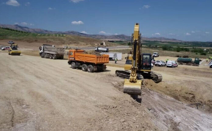 Gostivari mbetet pa ujë – Bechtel & Enka dëmton tubacionin kryesor gjatë punimeve