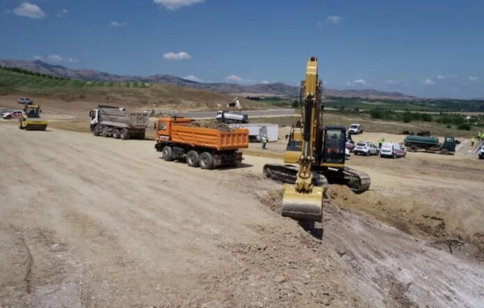 Gostivari mbetet pa ujë   Bechtel   Enka dëmton tubacionin kryesor gjatë punimeve