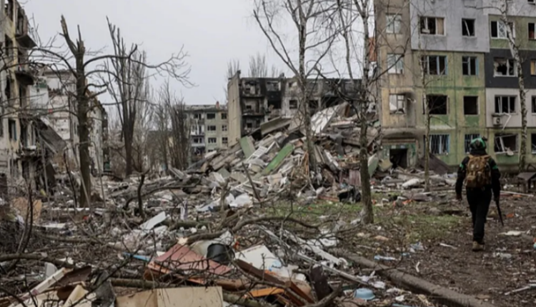 Rusia synon të ndërtojë një central bërthamor në Hënë