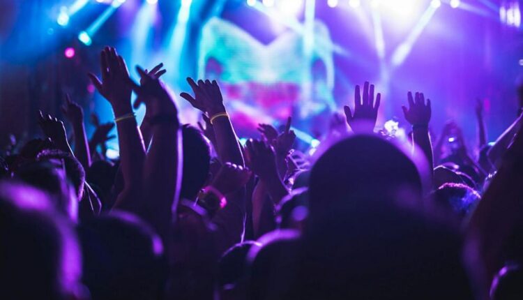 Diskotekat mund të marrin ligjërisht licenca pa kontrolluar standardet e sigurisë nga zjarri