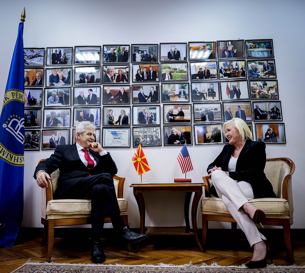 Ali Ahmeti takohet me ambasadoren Ageler 